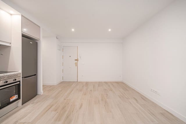 2 slaapkamer Flat te koop in Pueblo Nuevo, Madrid stad - € 313.000 (Ref: 9553177)