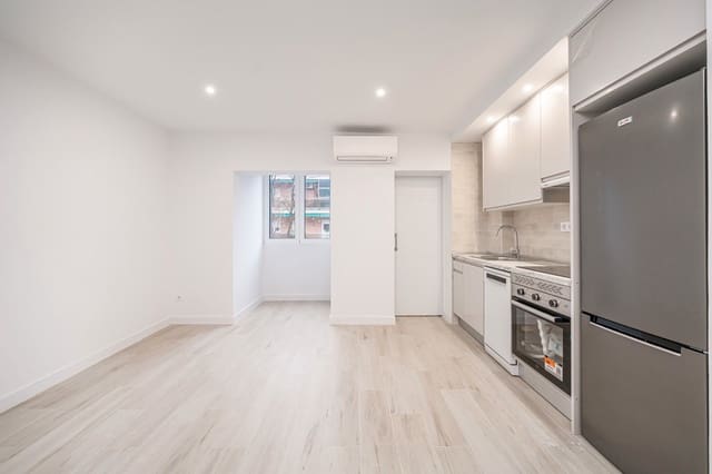 2 slaapkamer Flat te koop in Pueblo Nuevo, Madrid stad - € 313.000 (Ref: 9553177)