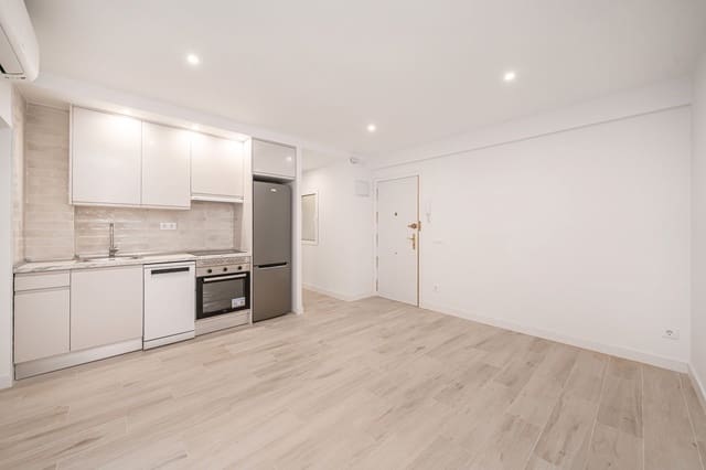 2 slaapkamer Flat te koop in Pueblo Nuevo, Madrid stad - € 313.000 (Ref: 9553177)