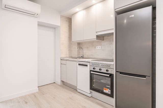 2 slaapkamer Flat te koop in Pueblo Nuevo, Madrid stad - € 313.000 (Ref: 9553177)