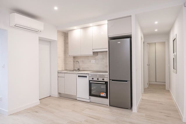 2 slaapkamer Flat te koop in Pueblo Nuevo, Madrid stad - € 313.000 (Ref: 9553177)