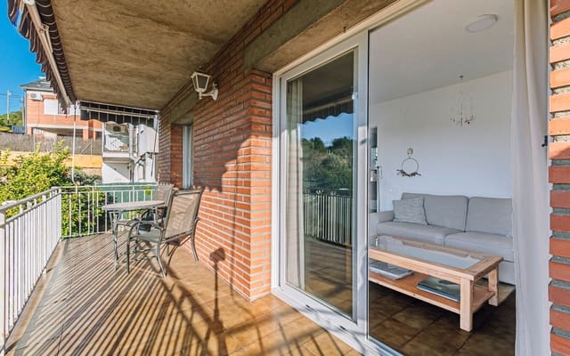 Chalet de 3 habitaciones en Castellbisbal en venta con garaje - 360.000 € (Ref: 9553178)