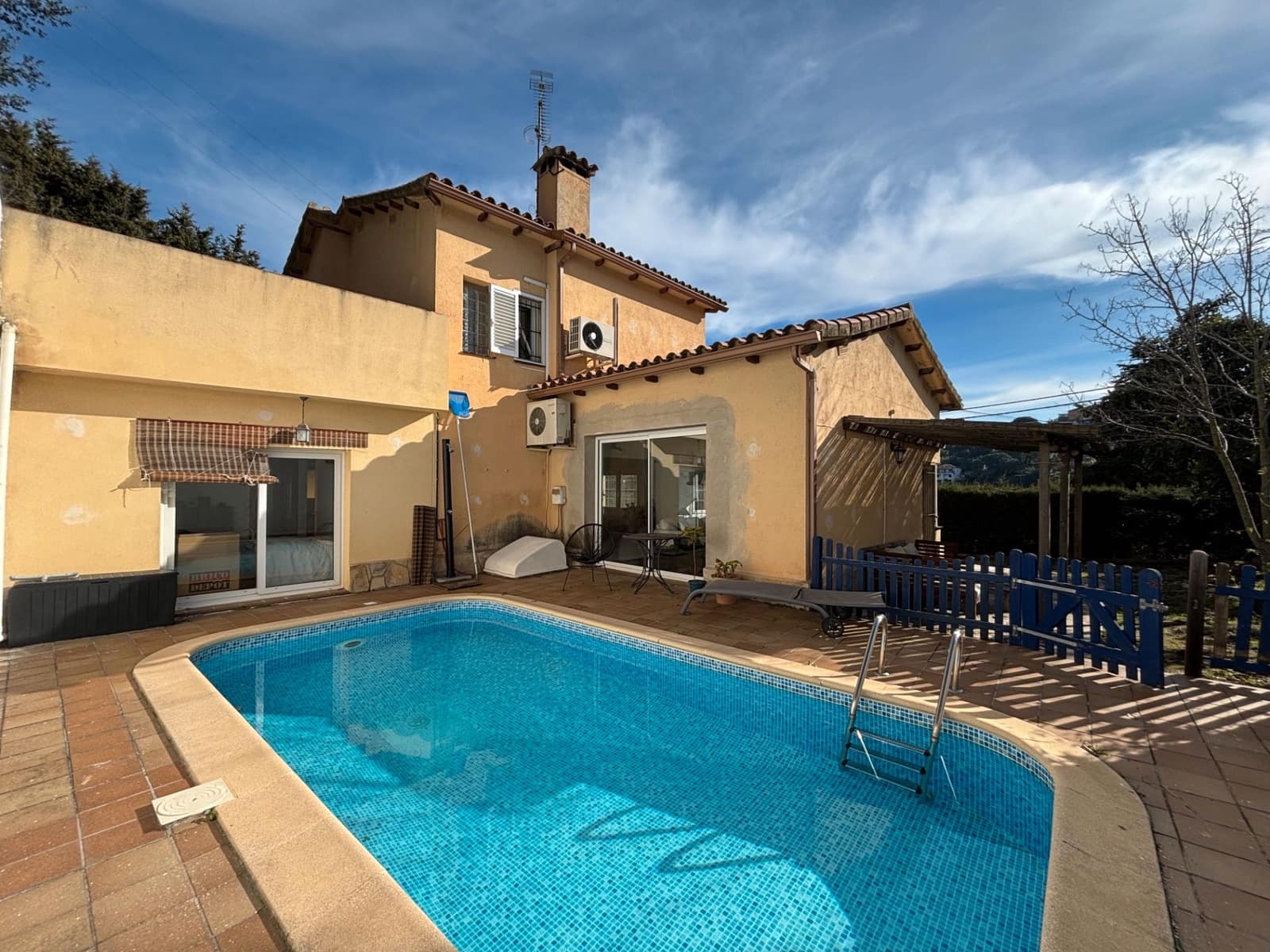 3 bedroom Villa for sale in Argentona with pool garage - € 440,000 (Ref: 9558986)
