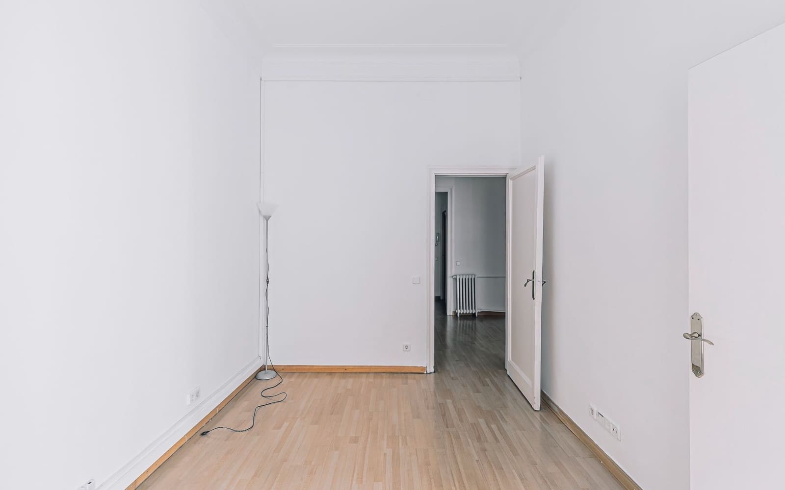 Kontor til leje i Barcelona by - € 1.300 (Ref: 9566450)