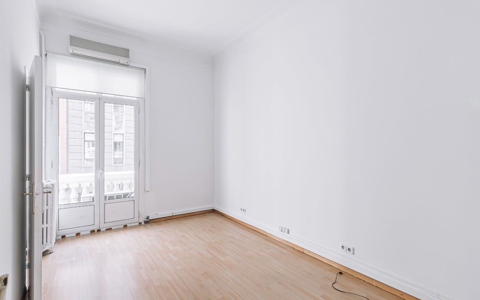 Kontor til leje i Barcelona by - € 1.300 (Ref: 9566450)