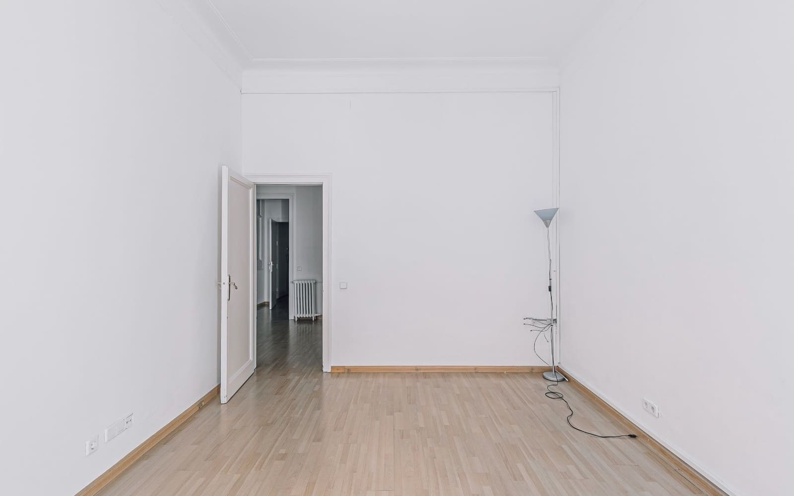 Kontor til leje i Barcelona by - € 1.300 (Ref: 9566450)