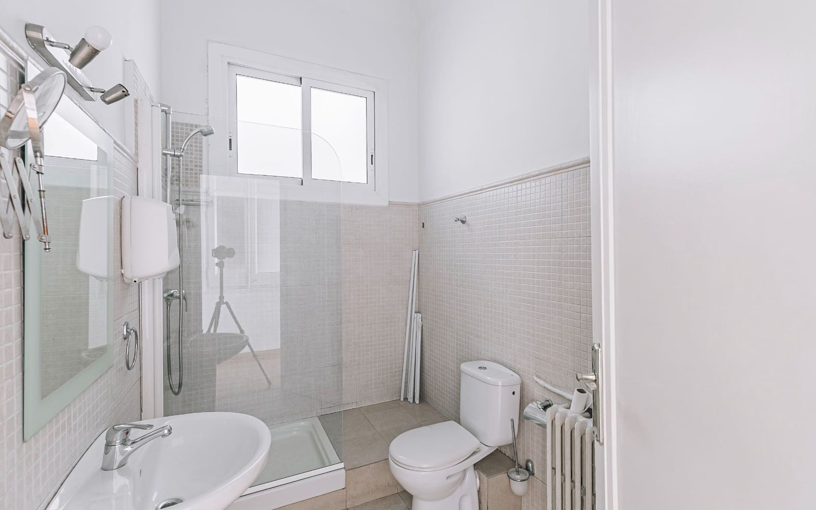 Kontor til leje i Barcelona by - € 1.300 (Ref: 9566450)