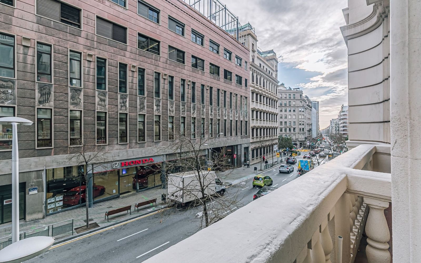 Kontor til leje i Barcelona by - € 1.300 (Ref: 9566450)