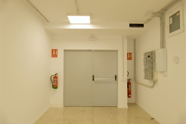 Office for rent in El Parc i La Llacuna del Poblenou, Barcelona city - € 2,200 (Ref: 9566776)