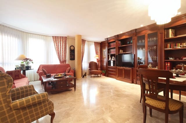 4 soveværelse Lejlighed til salg i Industria, Albacete by - € 360.000 (Ref: 9571635)