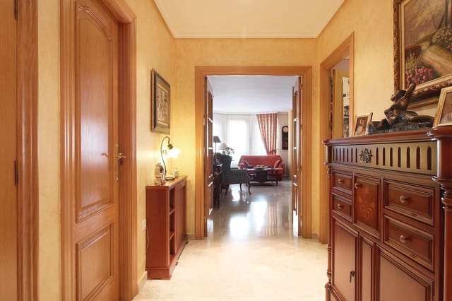 4 soveværelse Lejlighed til salg i Industria, Albacete by - € 360.000 (Ref: 9571635)