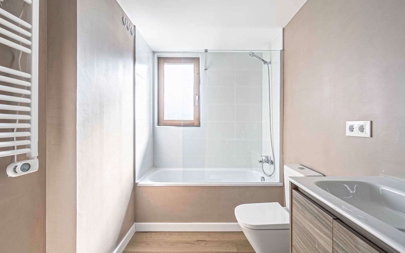 Commercial for sale in Dosrius - € 249,000 (Ref: 9588497)