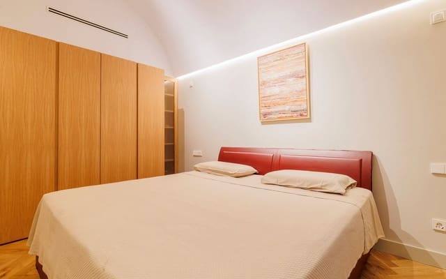 2 slaapkamer Flat te koop in Cortes, Madrid stad - € 1.475.000 (Ref: 9588498)