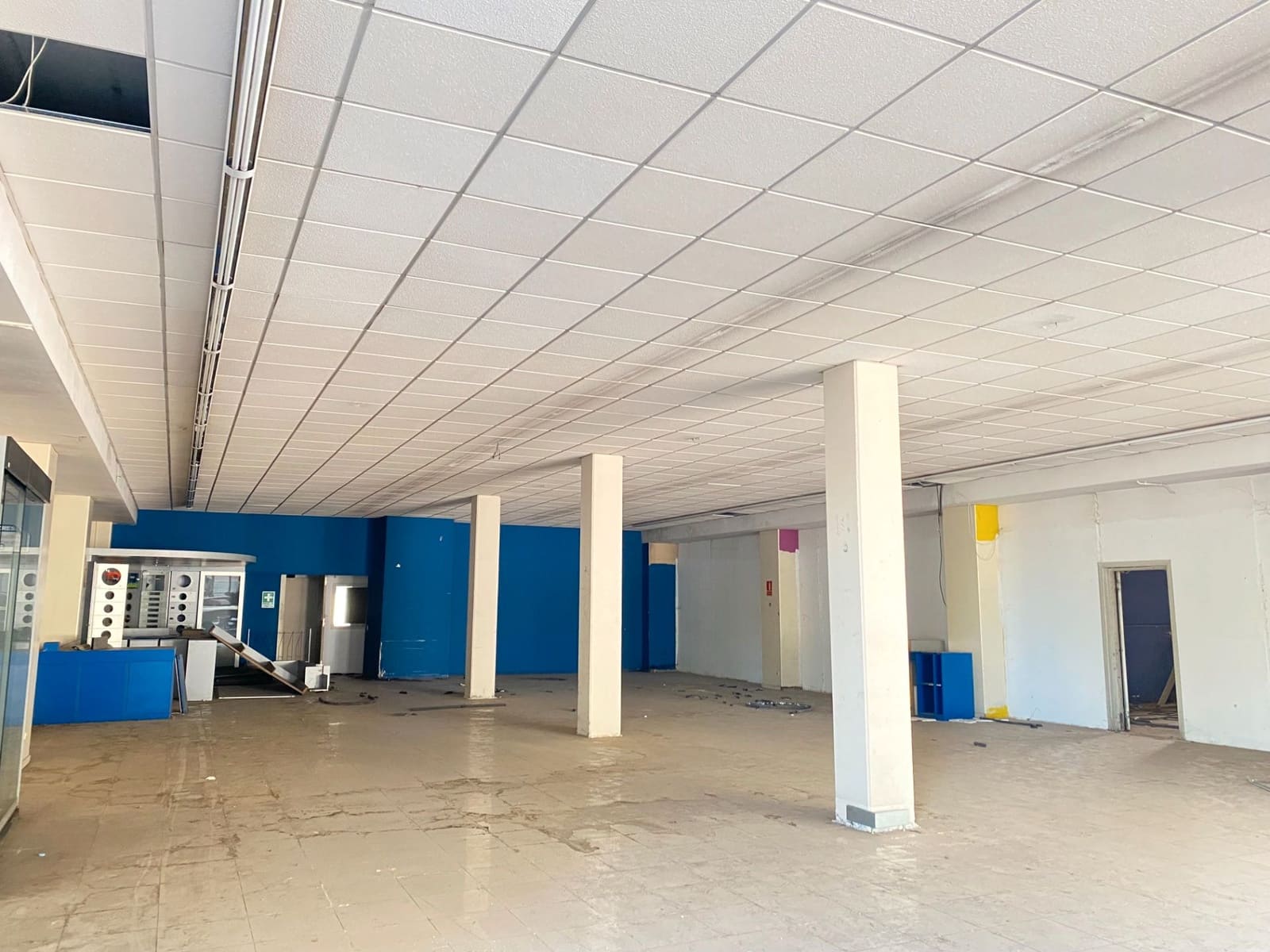 Commercial for sale in Figueres - € 1,800,000 (Ref: 9588503)