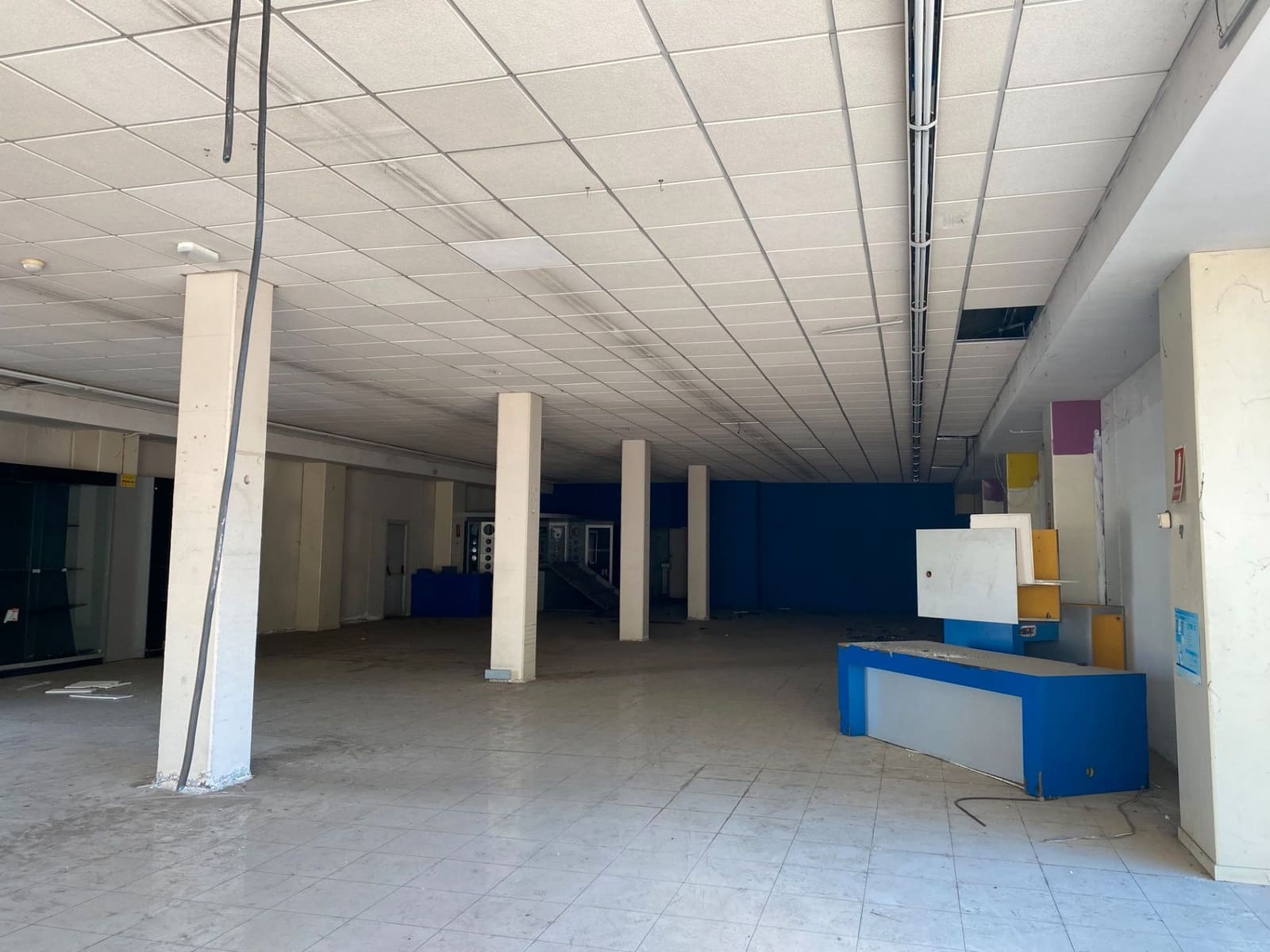 Commercial for sale in Figueres - € 1,800,000 (Ref: 9588503)