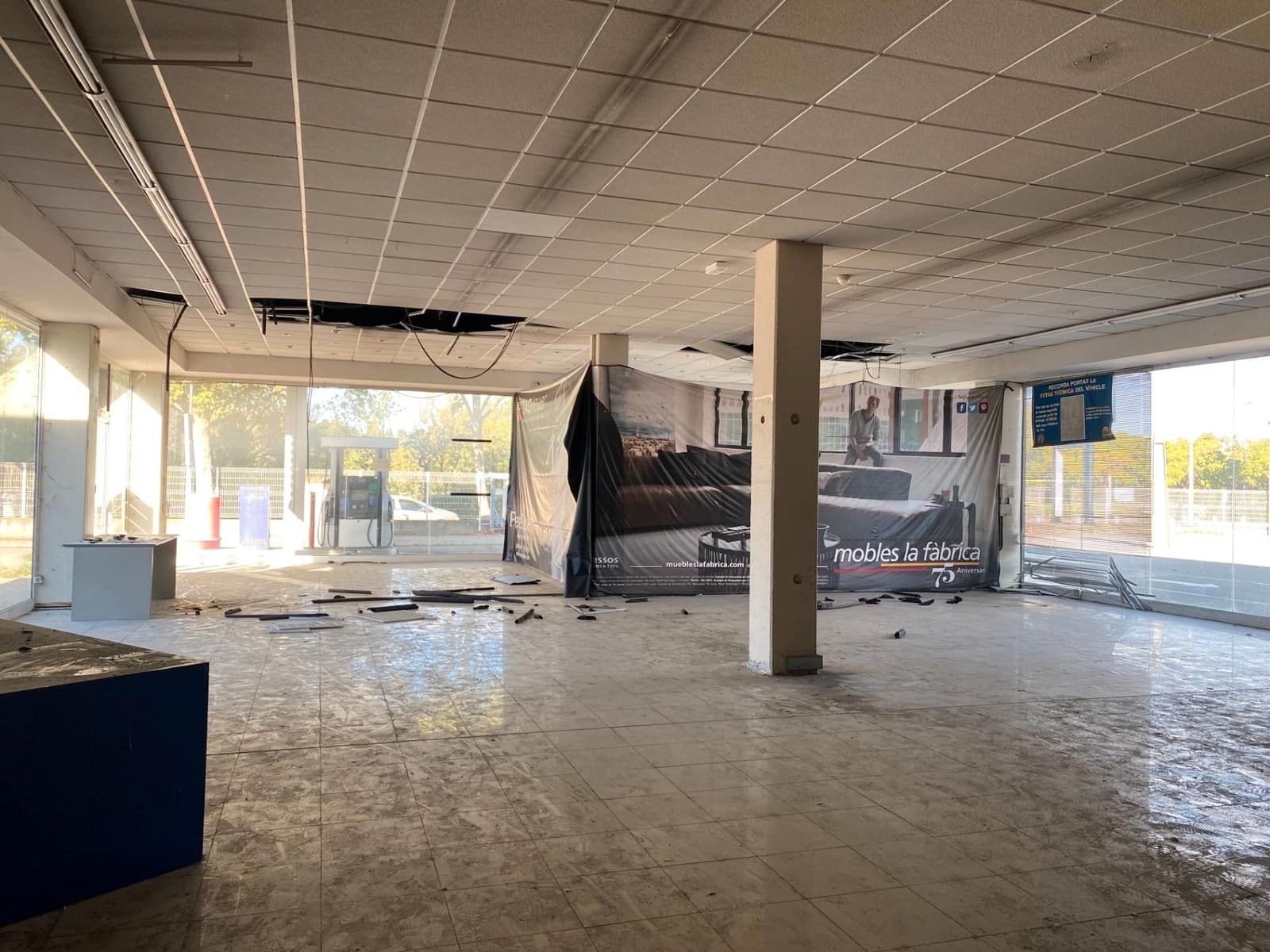 Commercial for sale in Figueres - € 1,800,000 (Ref: 9588503)