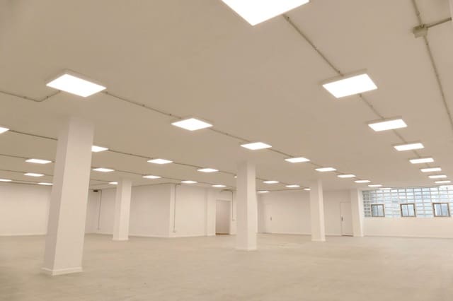 Bureau à louer à L'Hospitalet de Llobregat - 3 000 € (Ref: 9602717)