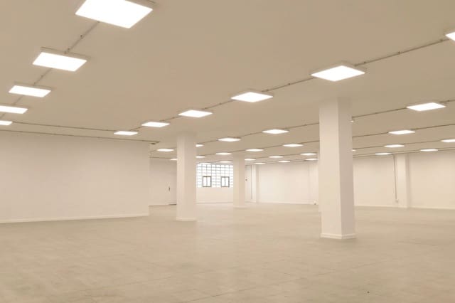 Bureau à louer à L'Hospitalet de Llobregat - 3 000 € (Ref: 9602717)