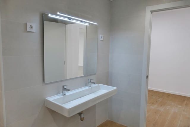 Bureau à louer à L'Hospitalet de Llobregat - 3 000 € (Ref: 9602717)