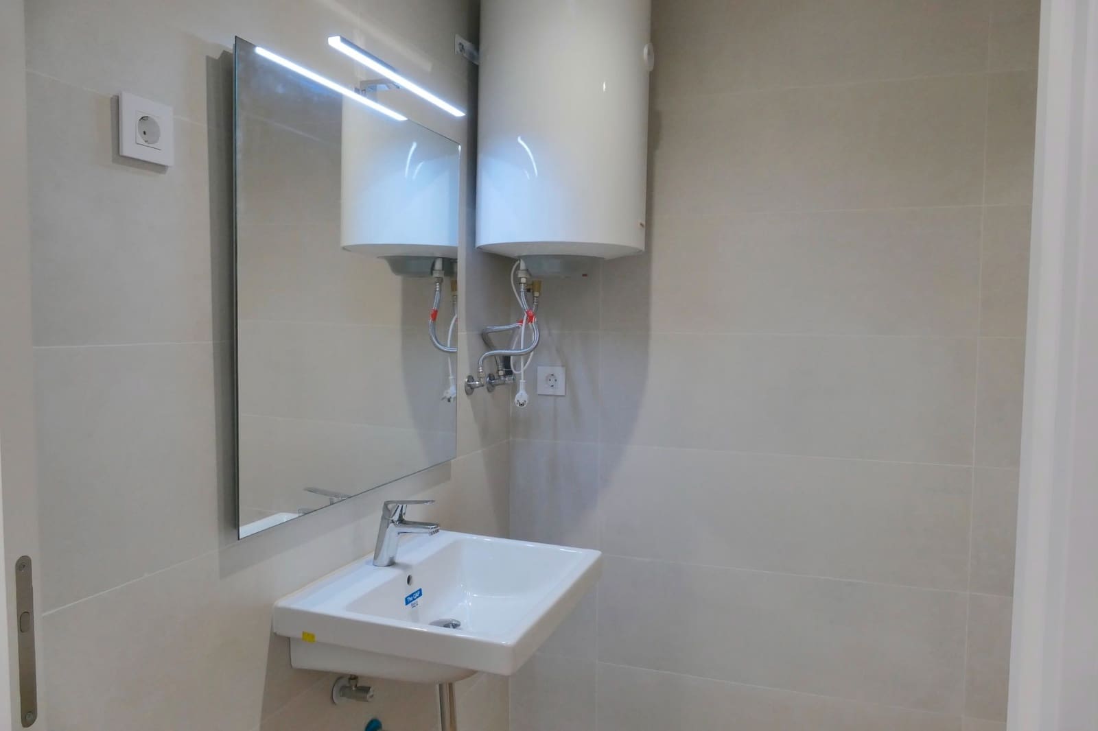 Office for rent in L'Hospitalet de Llobregat - € 3,000 (Ref: 9602717)