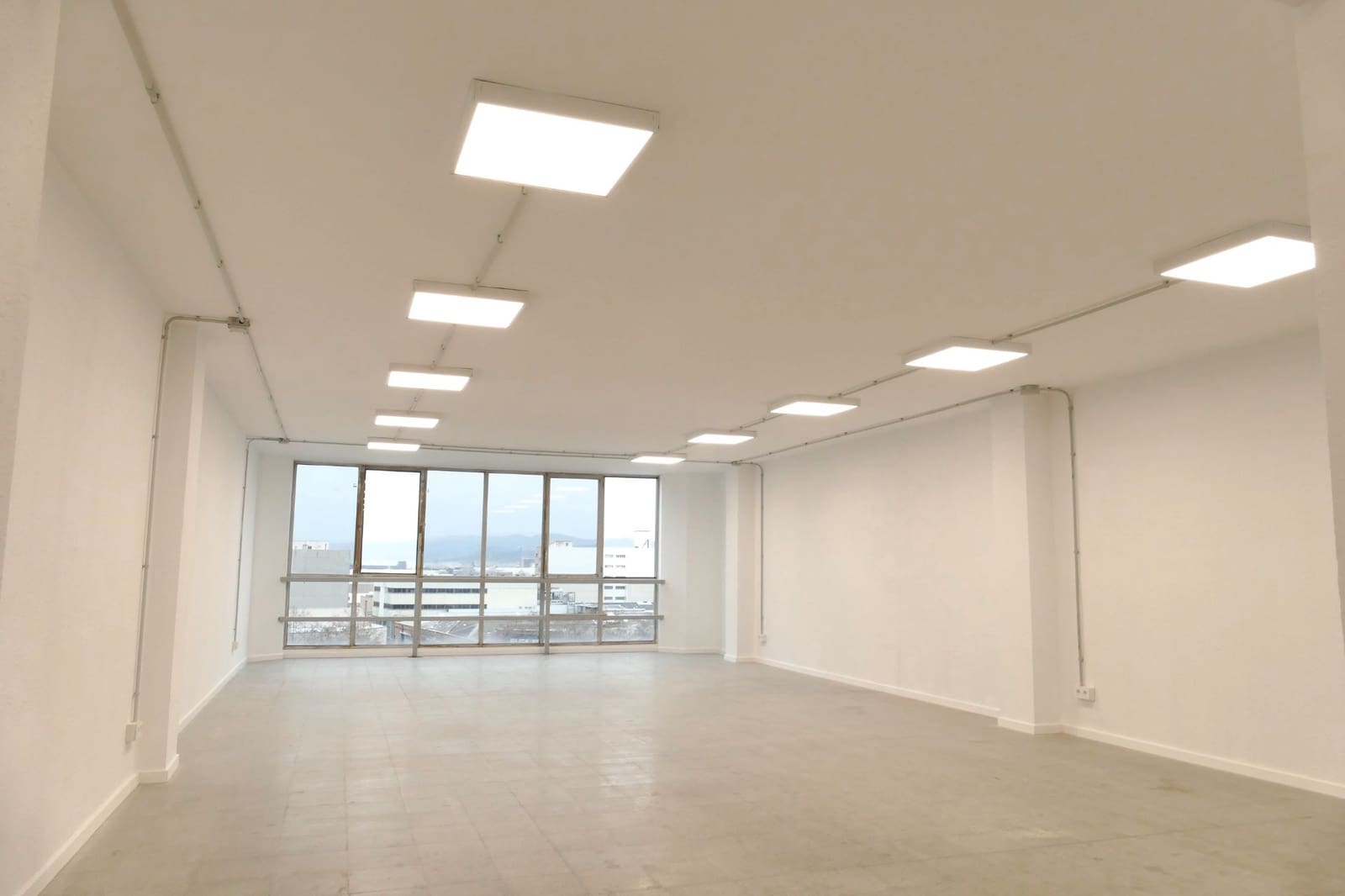 Office for rent in L'Hospitalet de Llobregat - € 3,000 (Ref: 9602717)