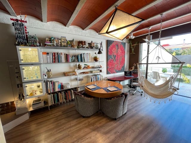 3 makuuhuone Huvila myytävänä paikassa Terrassa mukana 
autotalli - 550 000 € (Ref: 9610522)