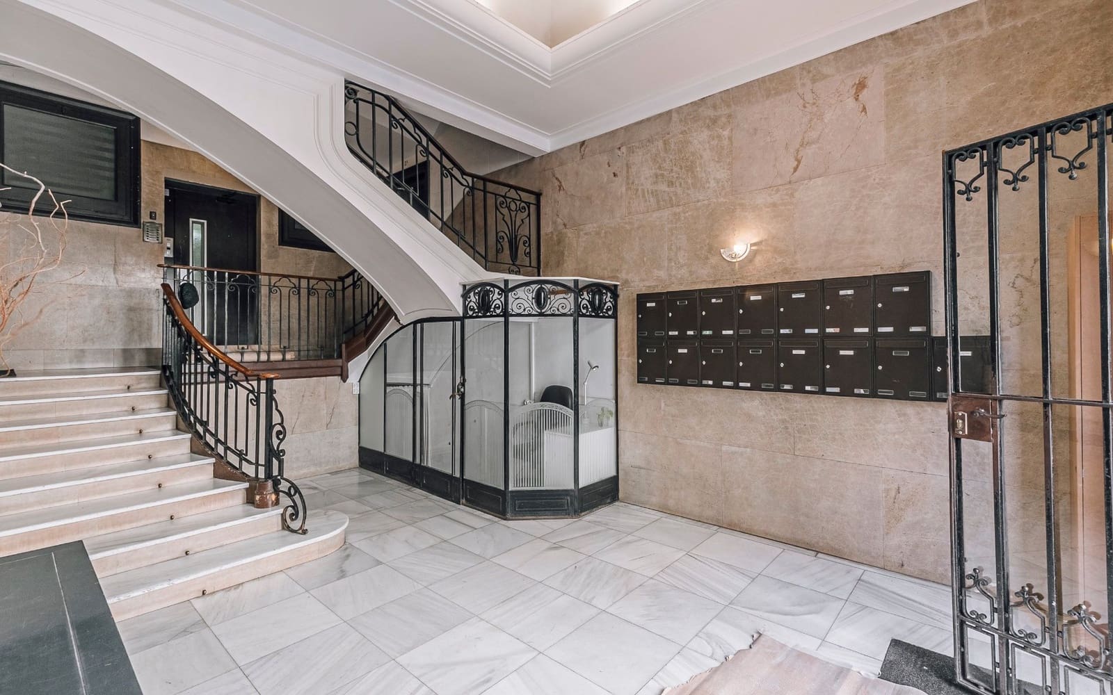 Appartement de 3 chambres à louer à Barcelone ville - 4 490 € (Ref: 9611914)