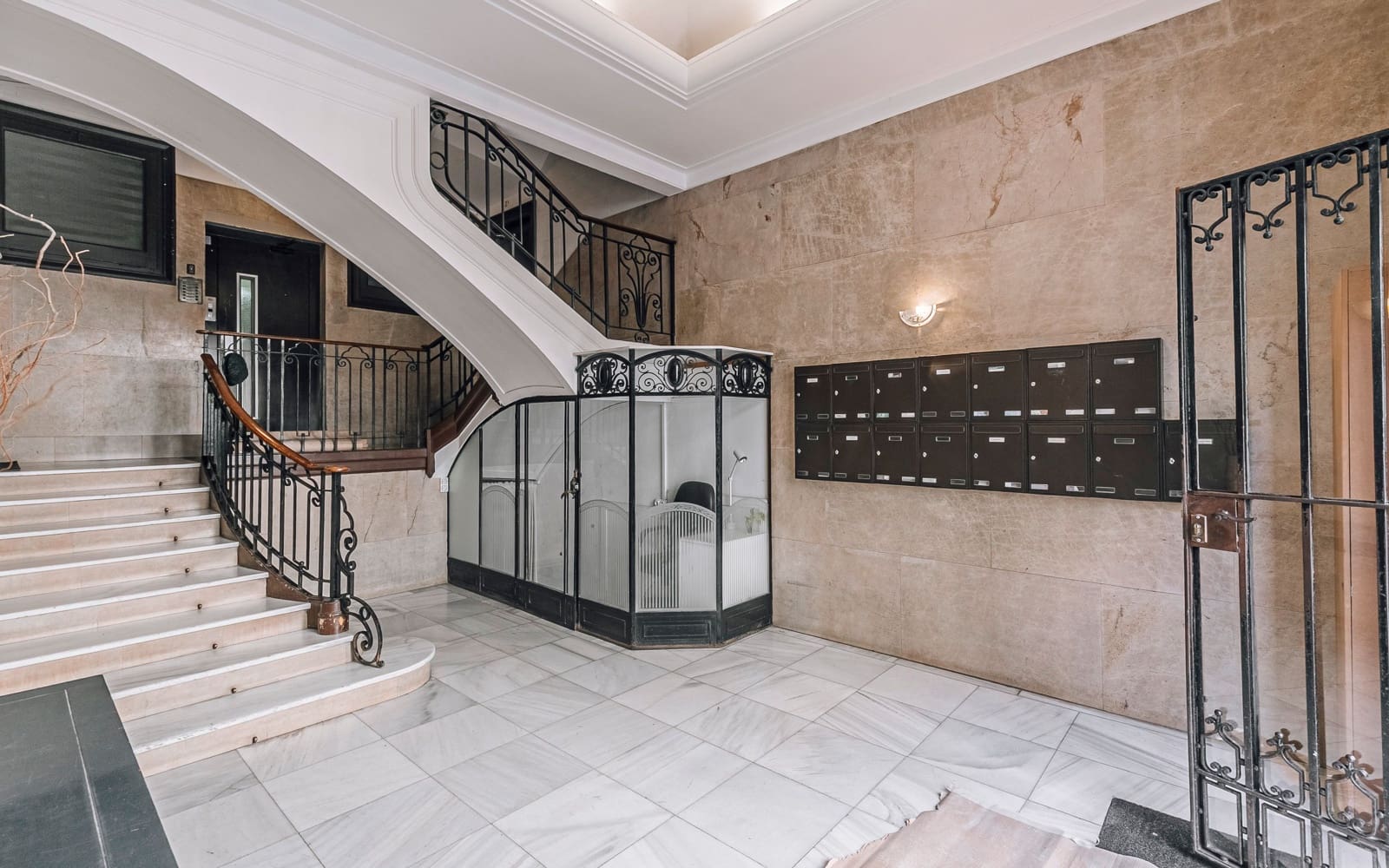 Appartement de 3 chambres à louer à Barcelone ville - 4 490 € (Ref: 9611914)