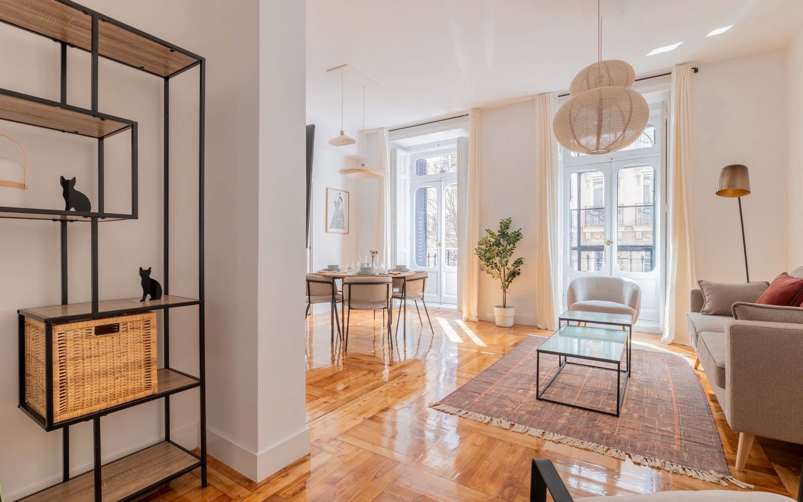 2 soverom Leilighet til leie i Madrid by - € 4 400 (Ref: 9611915)