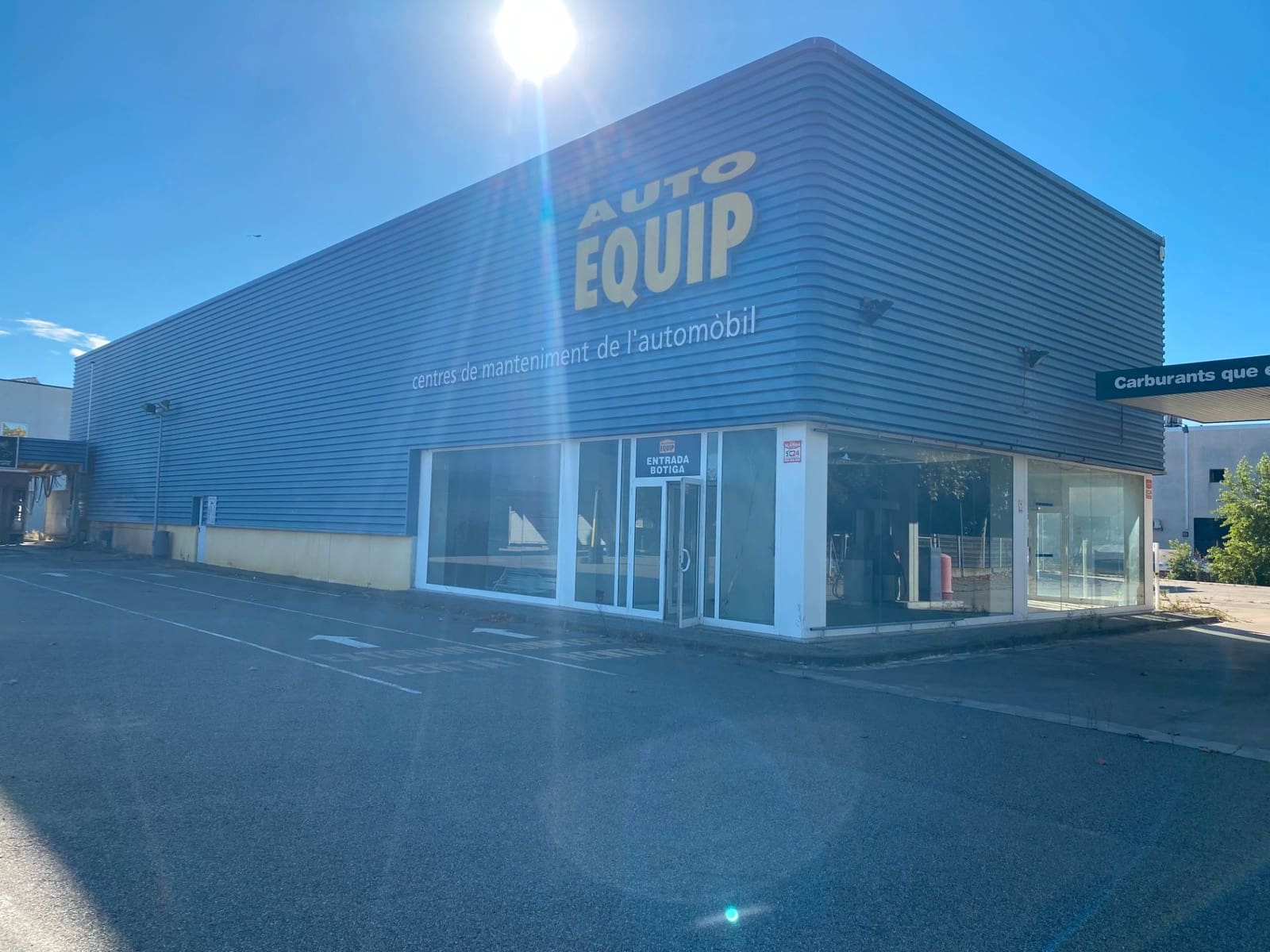 Commercial for sale in Figueres - € 1,800,000 (Ref: 9611916)