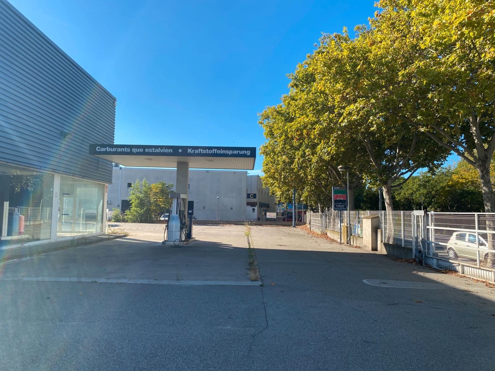 Commercial for sale in Figueres - € 1,800,000 (Ref: 9611916)