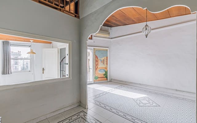 3 soveværelse Lejlighed til salg i El Barri Gòtic, Barcelona by - € 425.000 (Ref: 9618709)