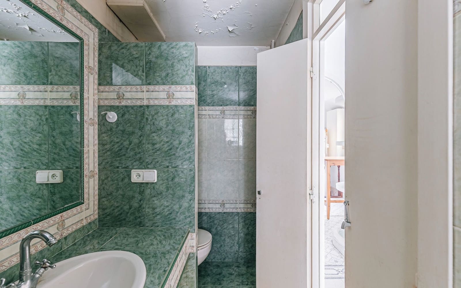 3 bedroom Flat for sale in Barcelona city - € 425,000 (Ref: 9618709)