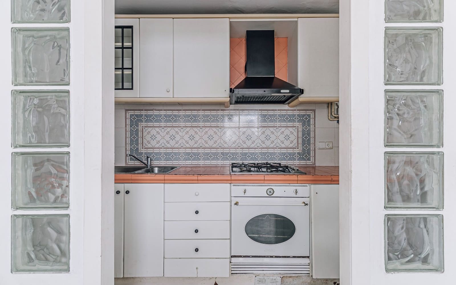 3 bedroom Flat for sale in Barcelona city - € 425,000 (Ref: 9618709)