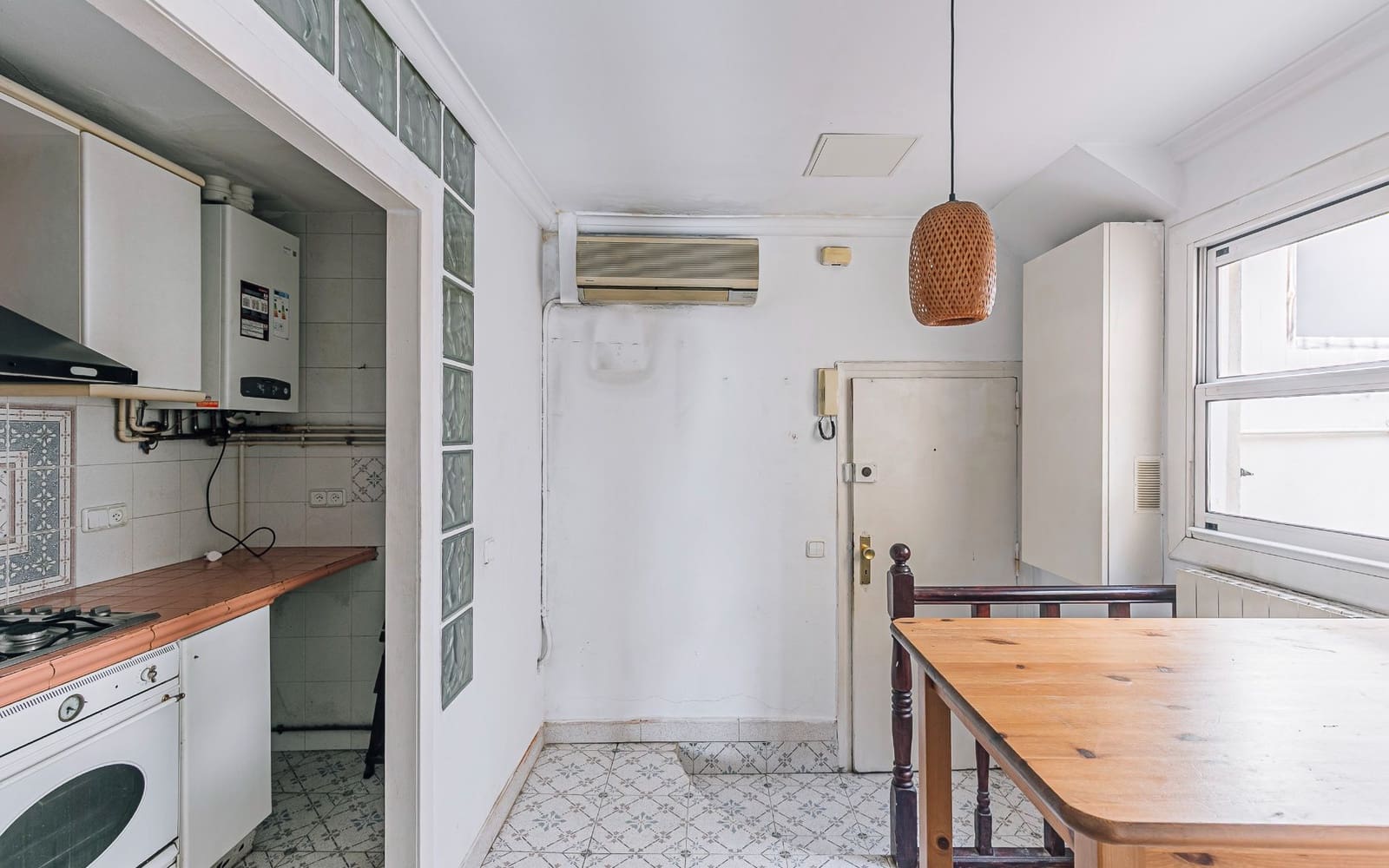 3 bedroom Flat for sale in Barcelona city - € 425,000 (Ref: 9618709)