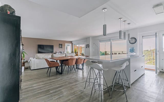 5 chambre Appartement à vendre à Castelldefels avec piscine garage - 825 000 € (Ref: 9618712)