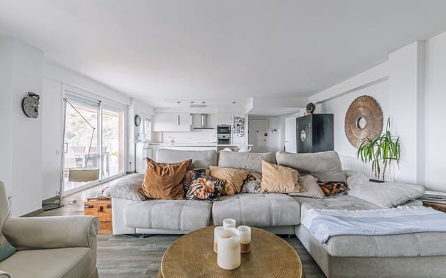 5 chambre Appartement à vendre à Castelldefels avec piscine garage - 825 000 € (Ref: 9618712)