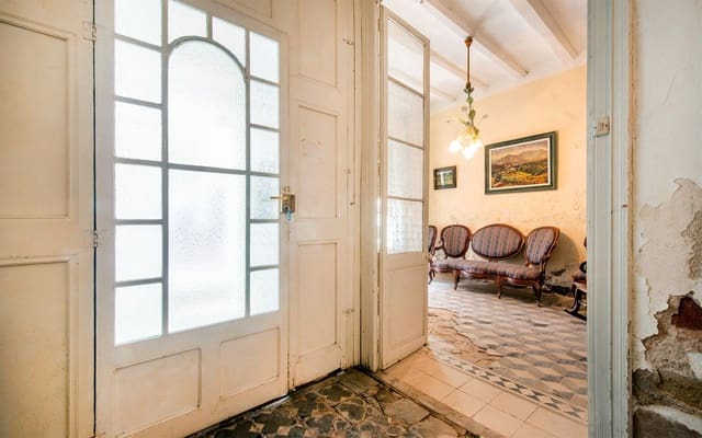 6 bedroom Townhouse for sale in Malgrat de Mar - € 485,000 (Ref: 9618713)