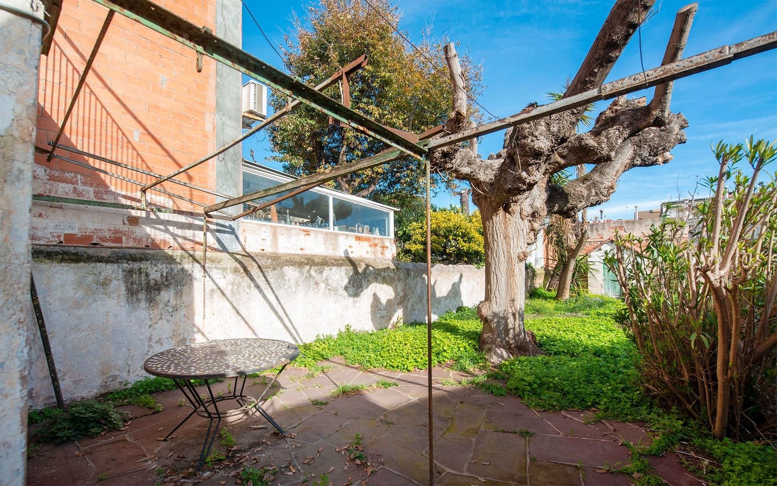 6 bedroom Townhouse for sale in Malgrat de Mar - € 485,000 (Ref: 9618713)