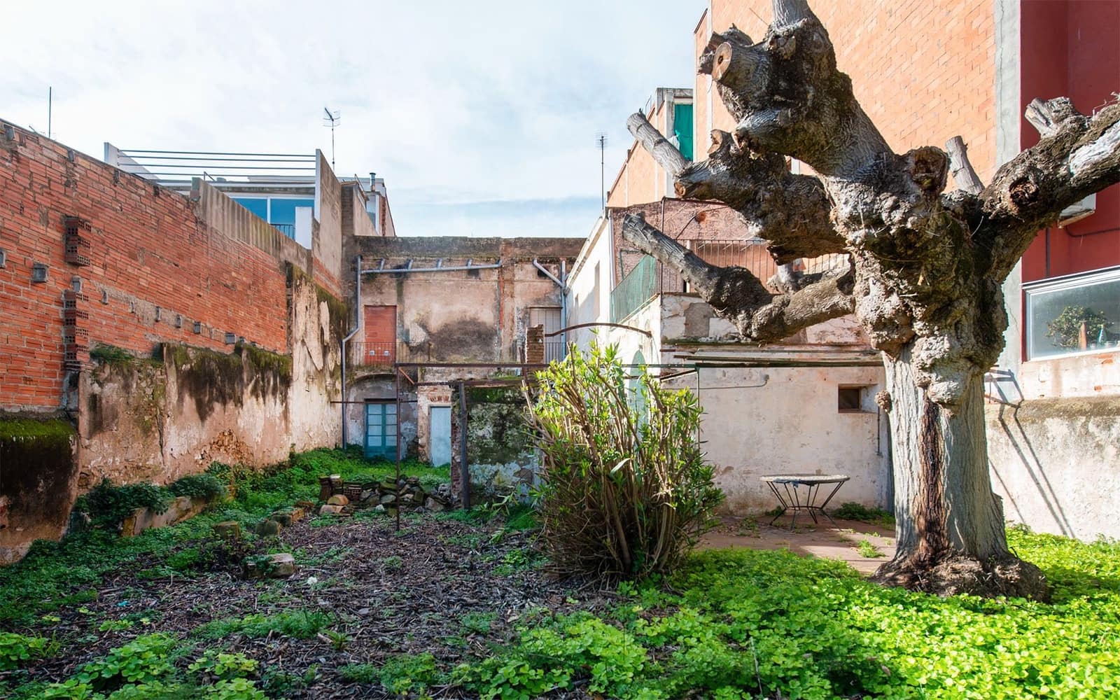 6 bedroom Townhouse for sale in Malgrat de Mar - € 485,000 (Ref: 9618713)