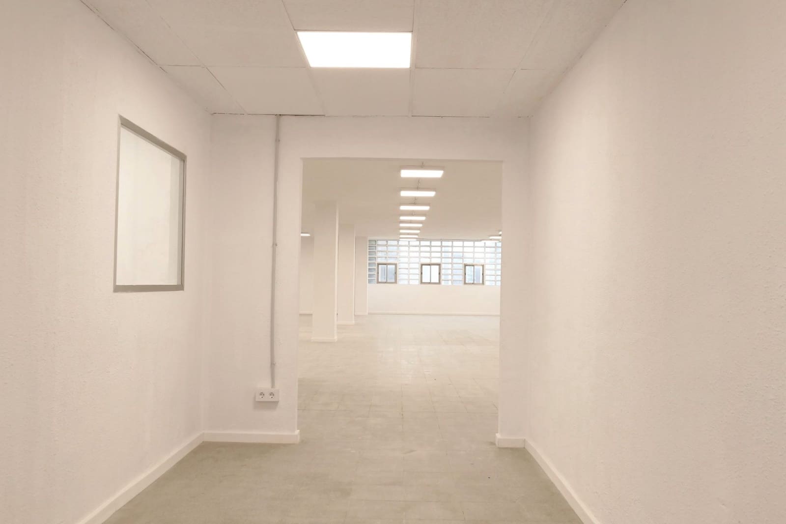 Kommersiell att hyra i L'Hospitalet de Llobregat - 3 000 € (Ref: 9640635)