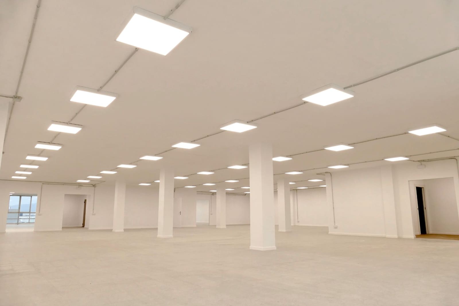 Kommersiell att hyra i L'Hospitalet de Llobregat - 3 000 € (Ref: 9640635)