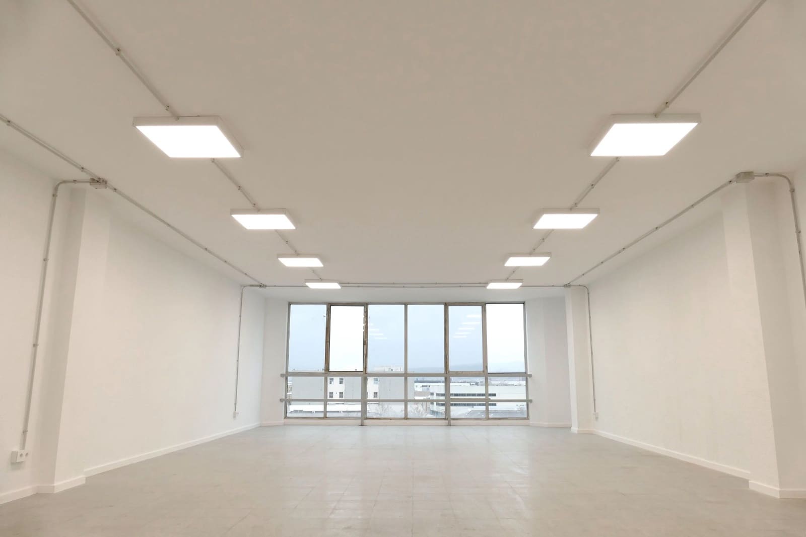 Kommersiell att hyra i L'Hospitalet de Llobregat - 3 000 € (Ref: 9640635)