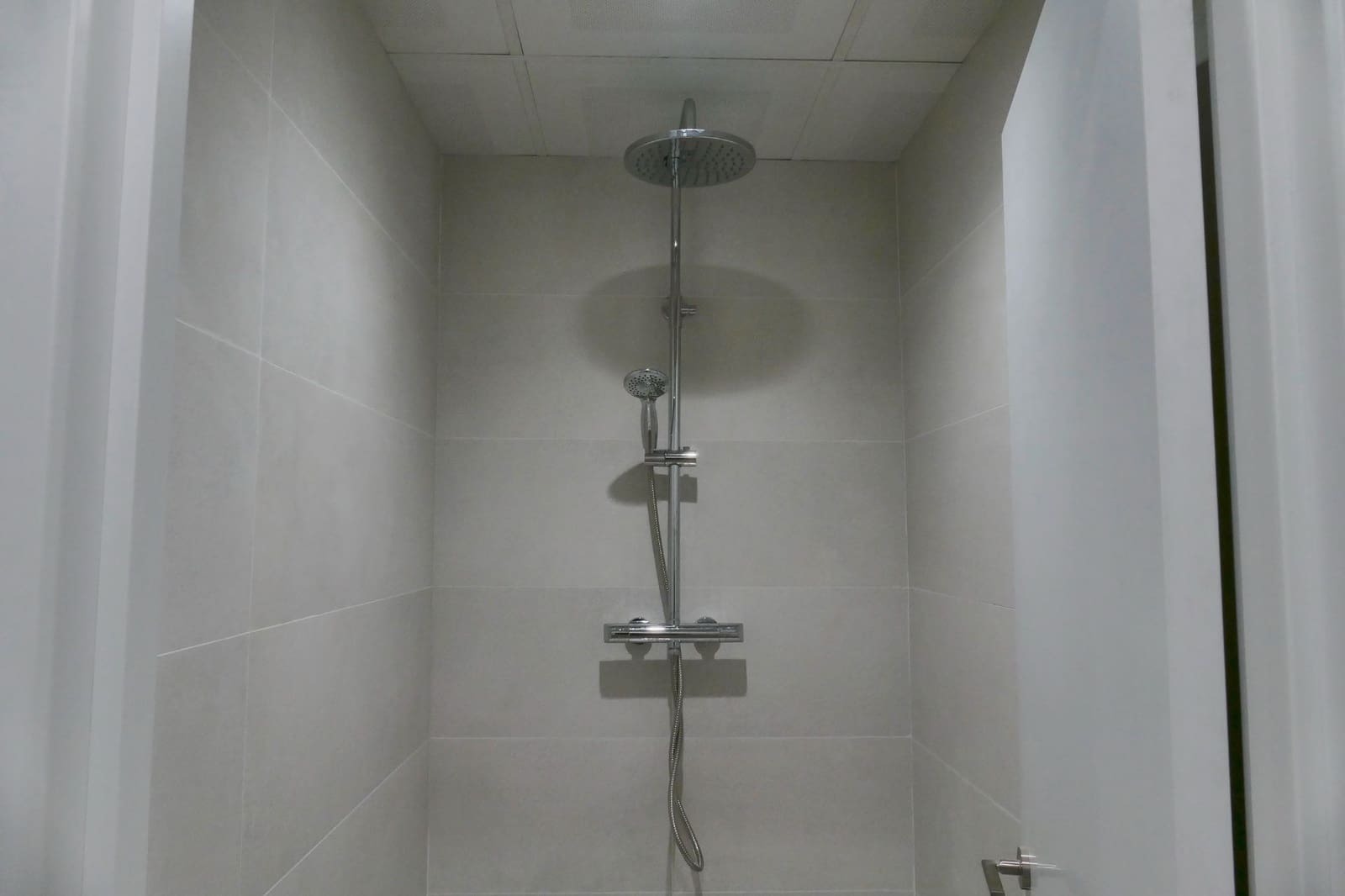 Kommersiell att hyra i L'Hospitalet de Llobregat - 3 000 € (Ref: 9640635)