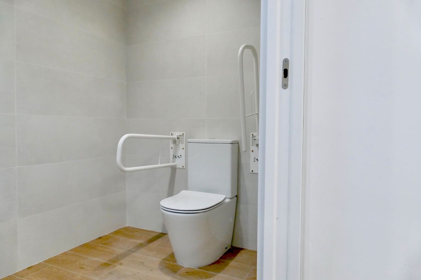 Kommersiell att hyra i L'Hospitalet de Llobregat - 3 000 € (Ref: 9640635)