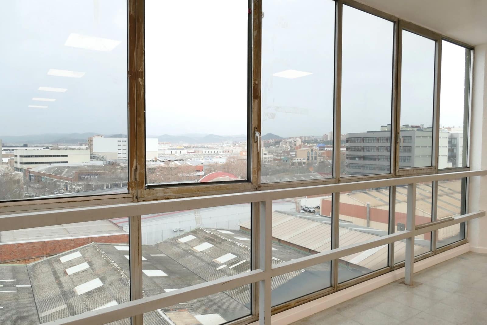 Kommersiell att hyra i L'Hospitalet de Llobregat - 3 000 € (Ref: 9640635)