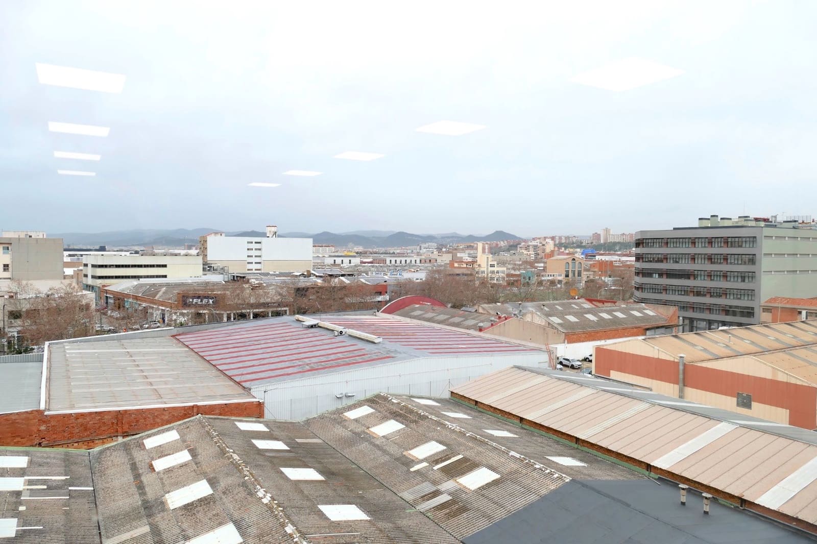 Kommersiell att hyra i L'Hospitalet de Llobregat - 3 000 € (Ref: 9640635)