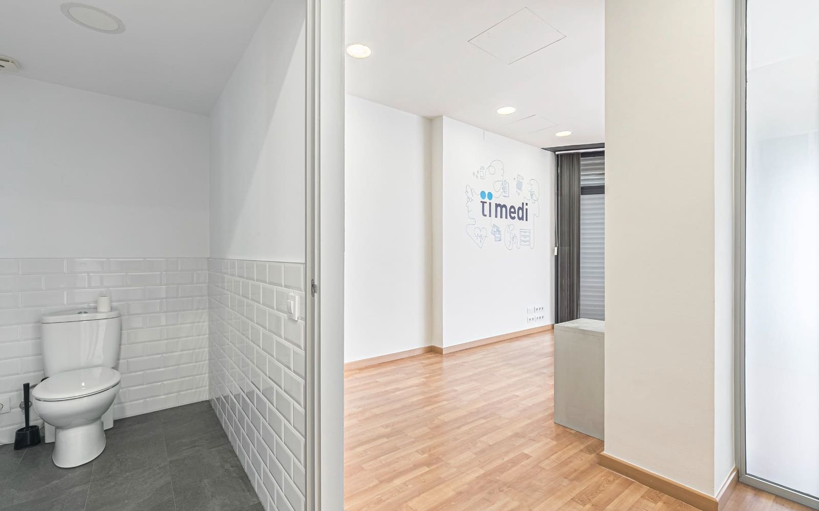 Bureau à louer à Barcelone ville - 1 990 € (Ref: 9650703)