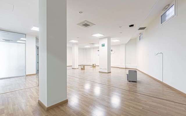 Erhverv til leje i El Clot, Barcelona by - € 1.990 (Ref: 9650704)