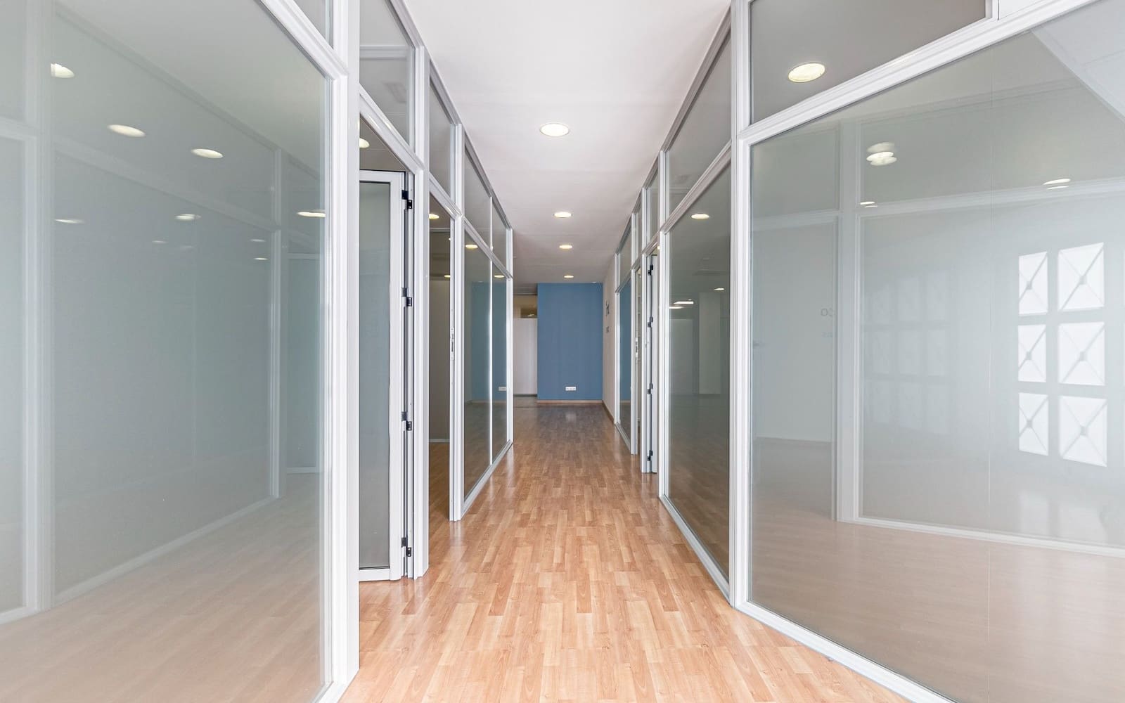 Erhverv til leje i Barcelona by - € 1.990 (Ref: 9650704)